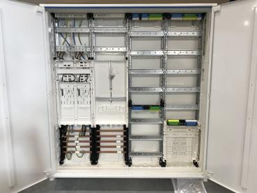 Hager Zählerschrank 2x eHZ Zählerfeld + 1x 3.HZ-TSG-Feld + 1x Verteilerfeld + 1xVerteilerfeld 5-reihig 1100mm mit APZ-Raum ZB34S (inkl. Datenschnittstelle und RJ45-Buchse)